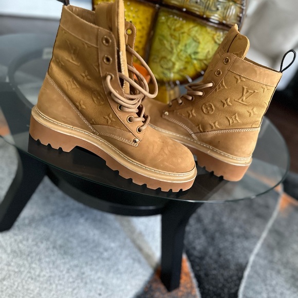 Worn two times. Very comfortable - Picture 4 of 7